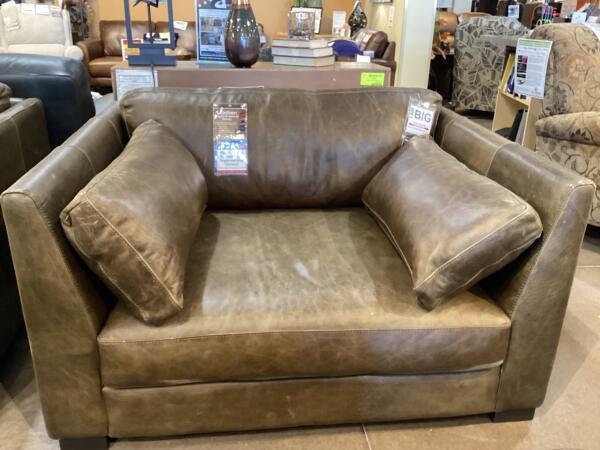 Giovanni S.L. 7629 Leather Chair 1/2 Final Price Clearance 5