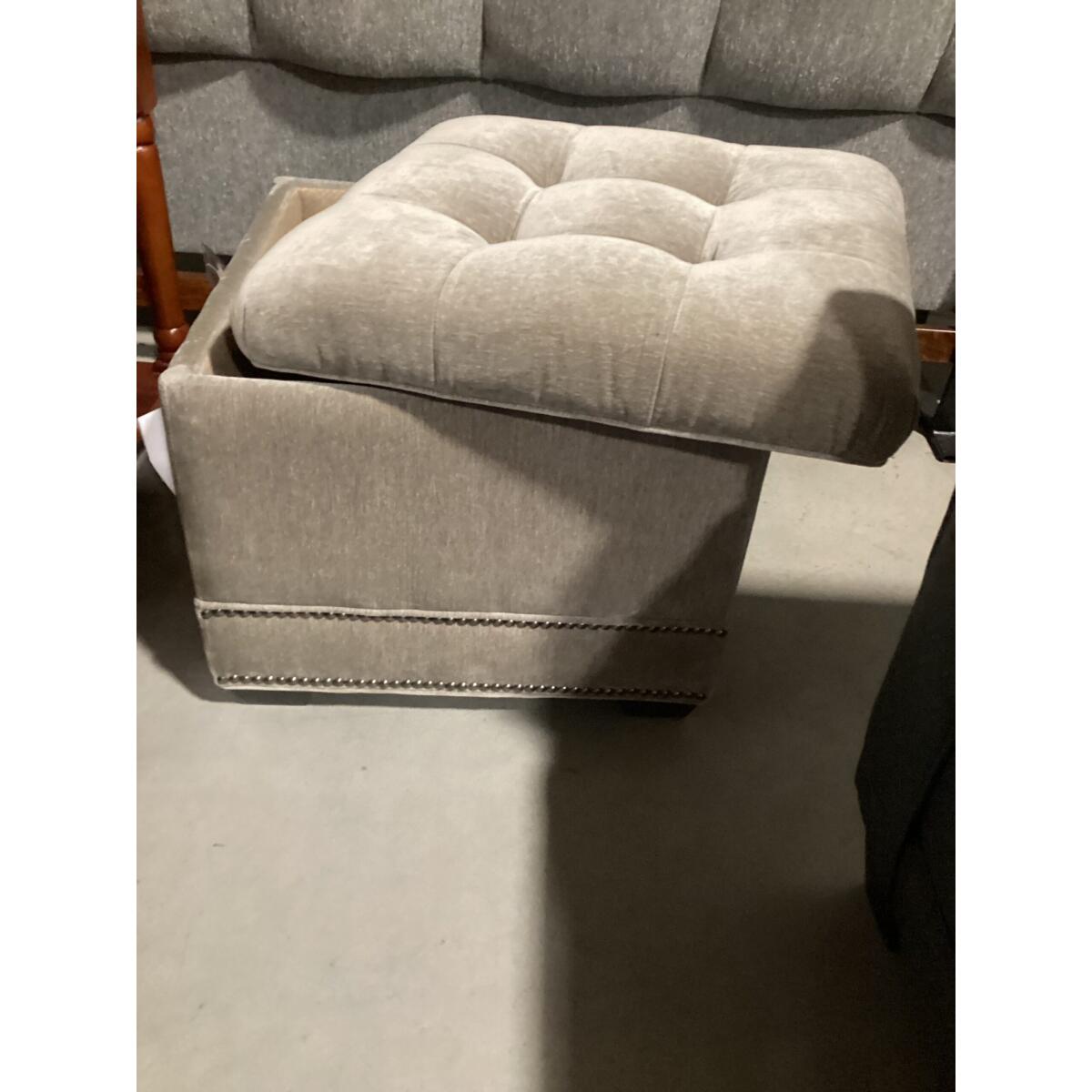 Smith Brothers Storage Ottoman Final Price Clearance 5