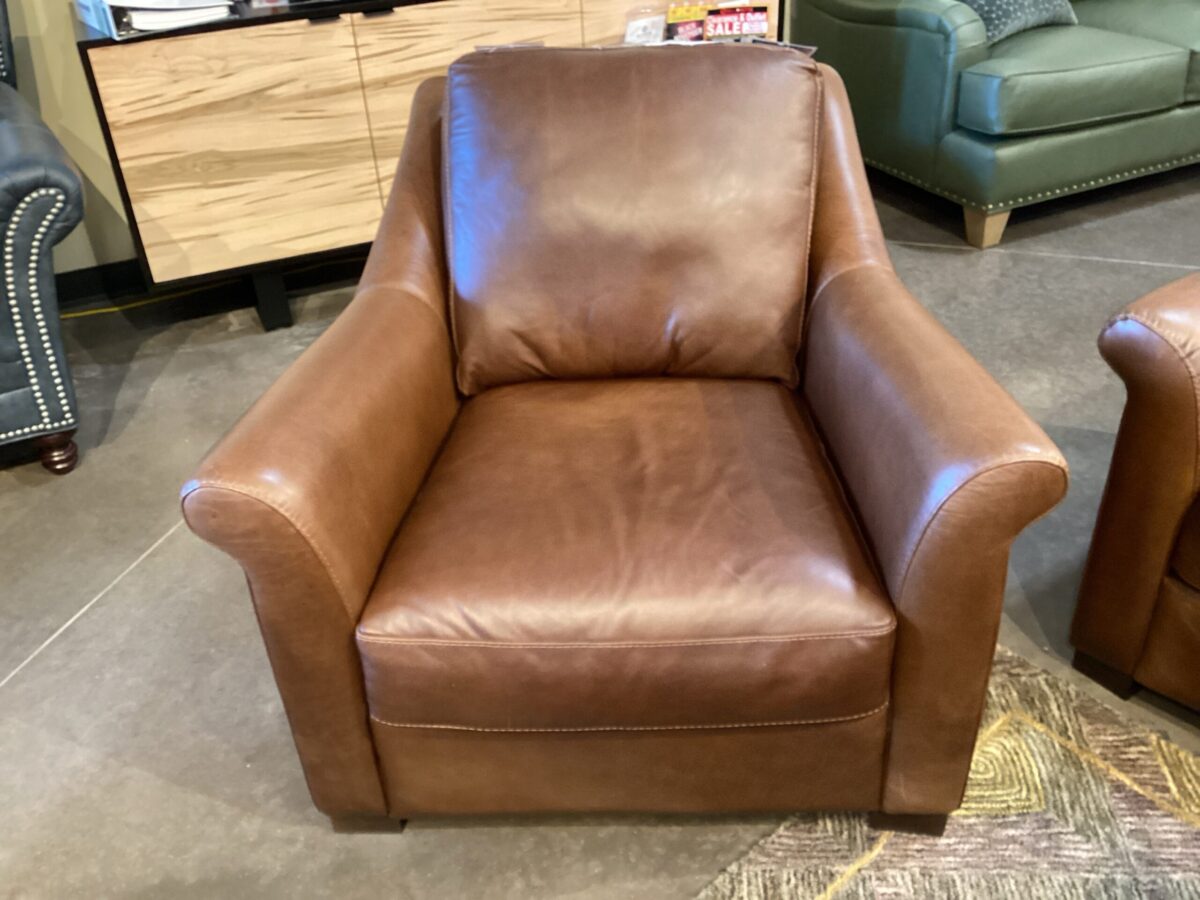 Giovanni S.L Leather Chair Final Price Clearance 5