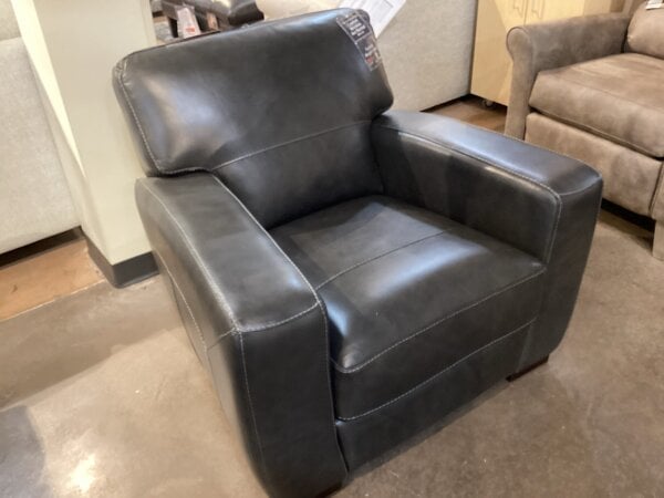 Giovanni S.L 4883 Leather Chair Final Price Clearance
